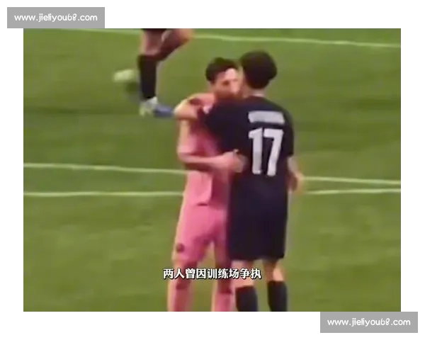 纳赛尔赛场晤梅西妻子:温情互动背后的巴黎战略 纳赛尔赛场晤梅西妻子:温情互动背后的巴黎战略