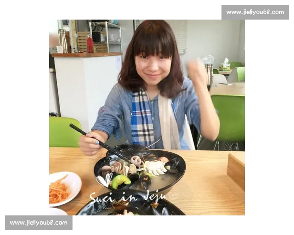 权俞利济州岛骑行 vlog 公开!挑战活章鱼拉面鲜辣口感 权俞利济州岛骑行 vlog 公开!挑战活章鱼拉面鲜辣口感
