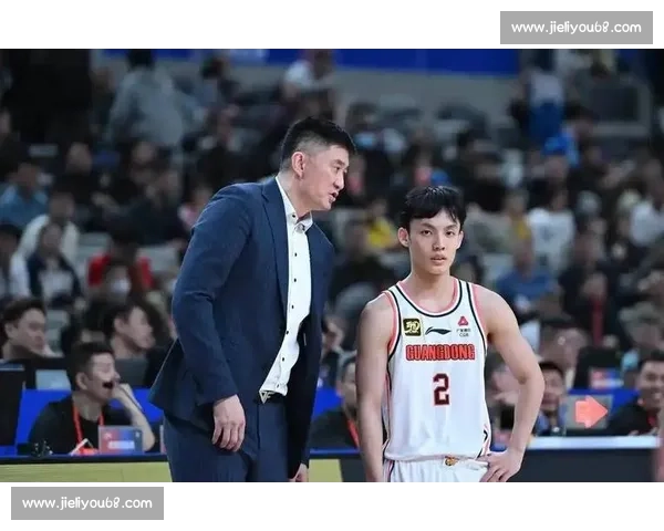 新星迷失反衬徐杰标杆价值:中国男篮后卫线的成长困局与启示 新星迷失反衬徐杰标杆价值:中国男篮后卫线的成长困局与启示