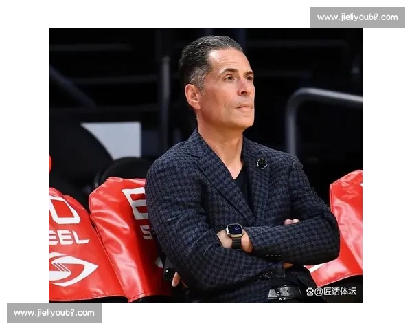 杜兰租借加盟费内巴切，曼联错失潜力前锋